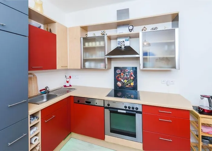 Fairytale Under The Castle - 5 Min City! Apartment *