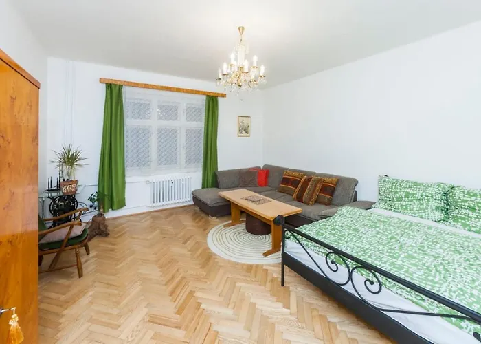 Fairytale Under The Castle - 5 Min City! Apartment *