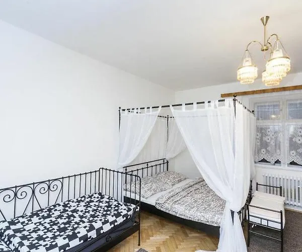Fairytale Under The Castle - 5 Min City! Apartment *